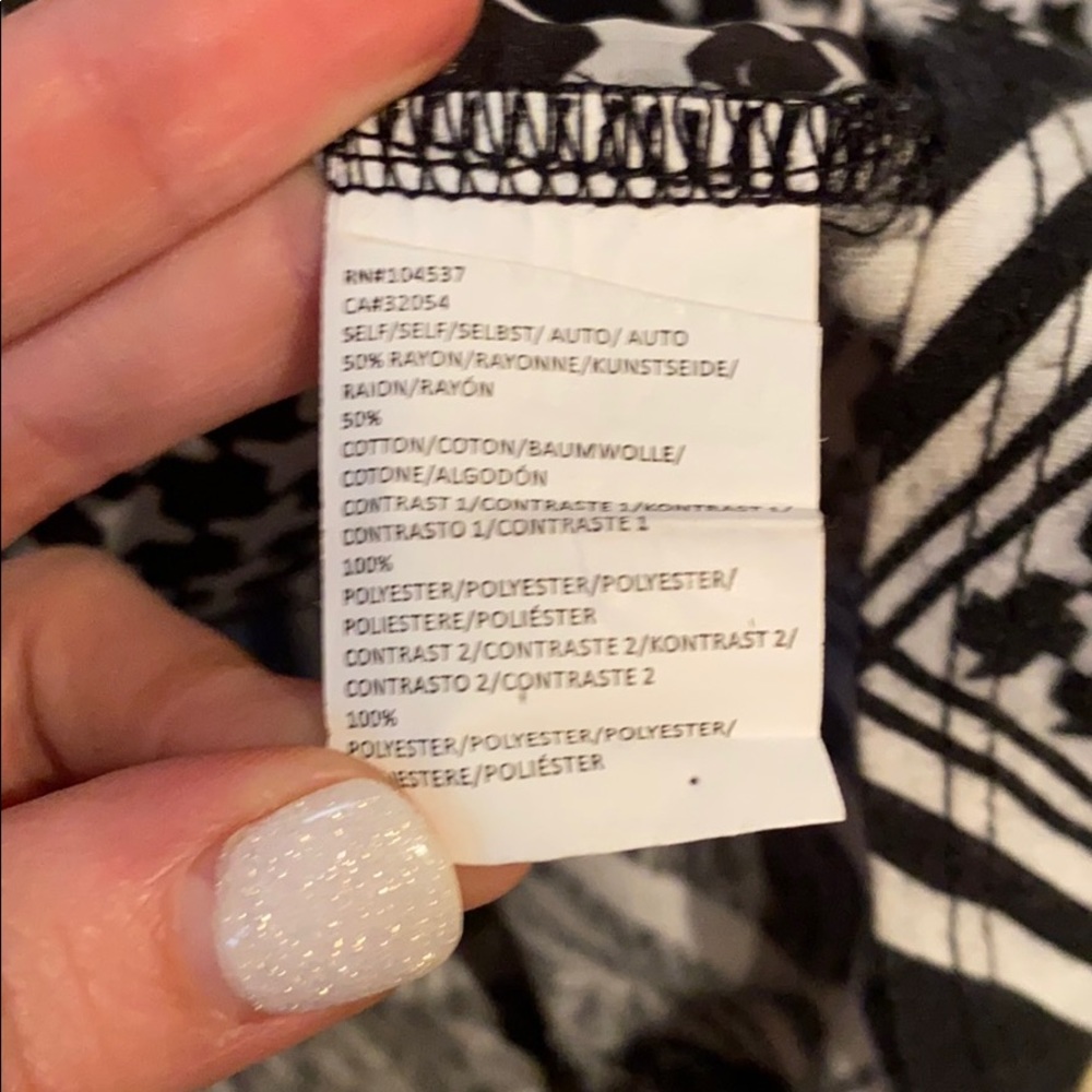 Black And White Patterned Blouse - image 4